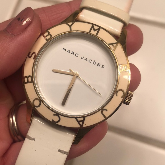 Marc by Marc Jacobs white and gold leather watch - Picture 8 of 8